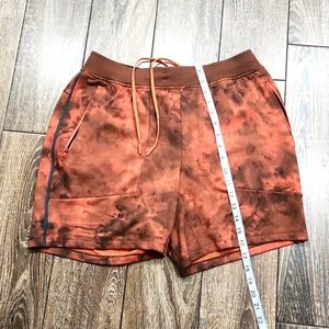 LULULEMON  SHORTS